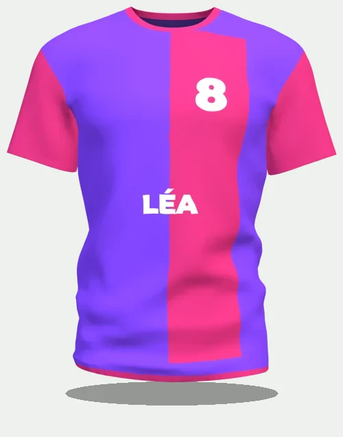 Maillot de foot personnalisé bicolore violet et rose au prénom Léa, numéro 8