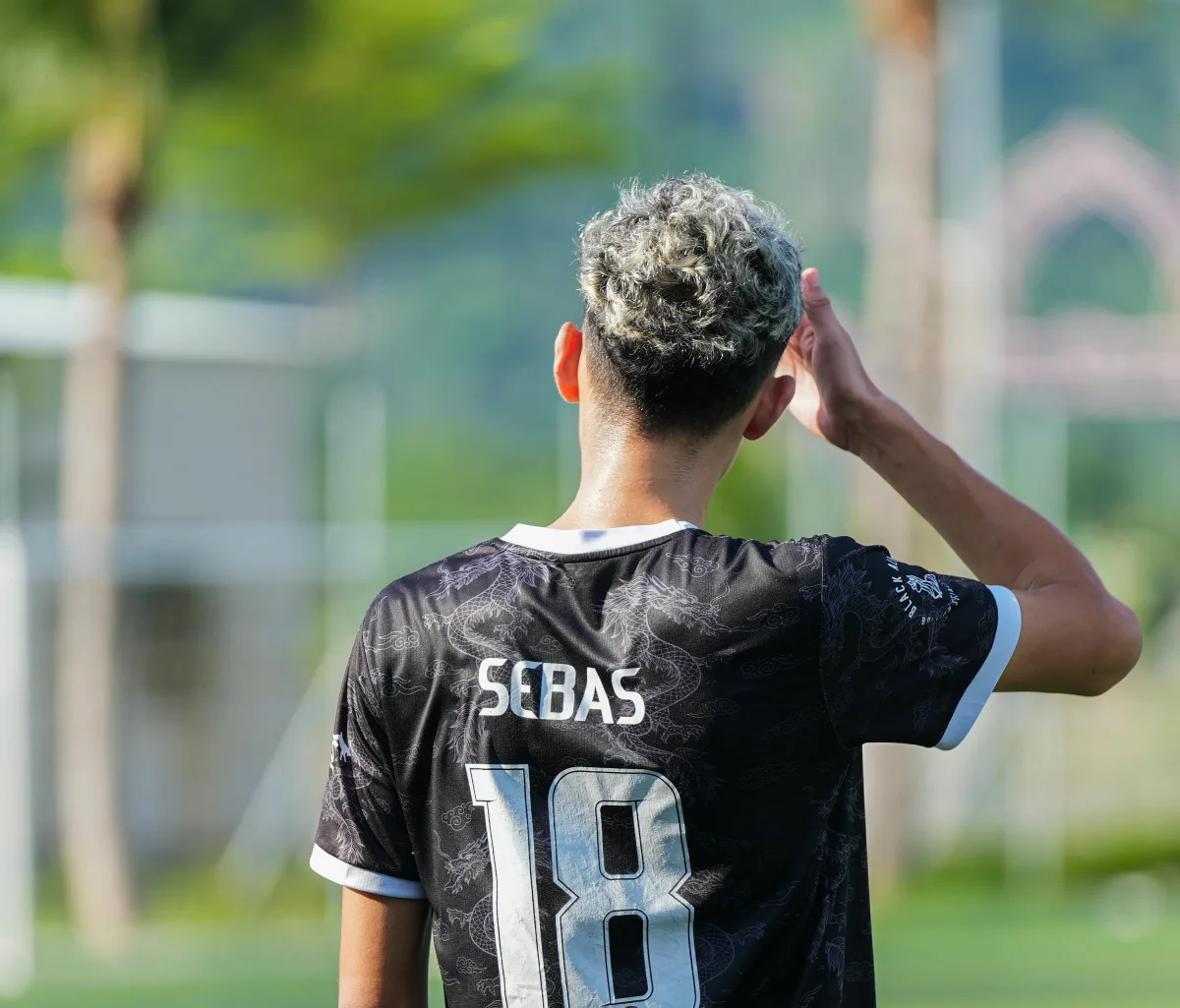 Dos de maillot de foot personnalisé avec prénom et numéro floqué